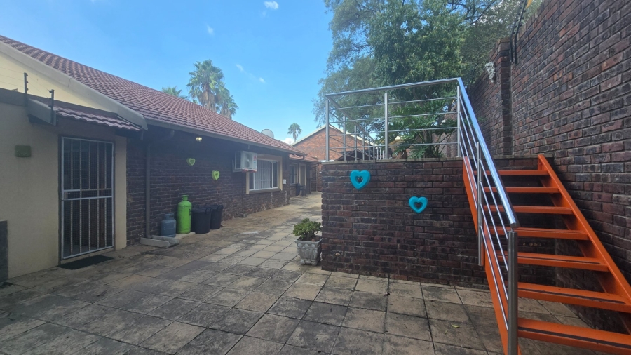 4 Bedroom Property for Sale in Safari Gardens North West